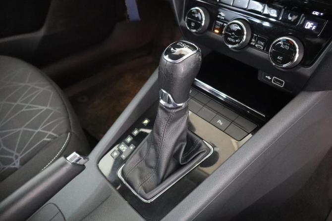 Skoda Octavia III (A7) Рестайлинг с пробегом 2020 года, цена 1 649 000 рублей, 132000 км, лифтбек, Автокод Объявления