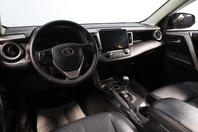 Toyota RAV4 IV (XA40) Рестайлинг с пробегом 2017 года, цена 2 599 000 рублей, 171000 км, внедорожник, Автокод Объявления