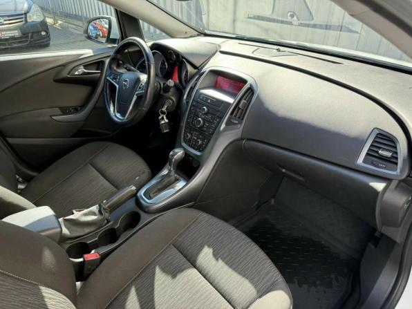 Opel Astra J Рестайлинг с пробегом 2014 года, цена 775 000 рублей, 109113 км, хэтчбек, Автокод Объявления