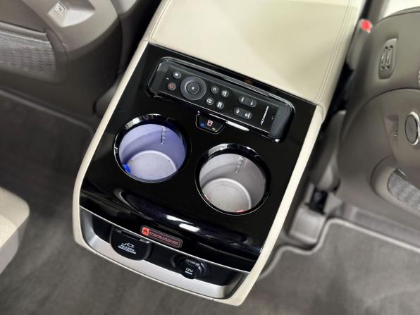 Kia Carnival IV Рестайлинг с пробегом 2024 года, цена 7 300 000 рублей, 31055 км, минивэн, Автокод Объявления