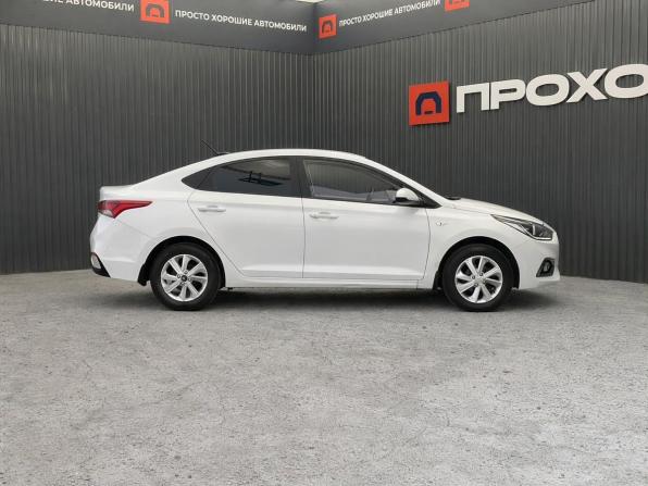 Hyundai Solaris II с пробегом 2017 года, цена 1 297 000 рублей, 144429 км, седан, Автокод Объявления