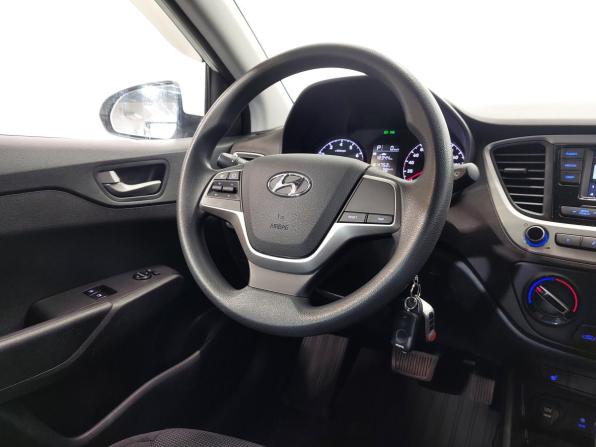Hyundai Solaris II с пробегом 2017 года, цена 1 380 000 рублей, 37222 км, седан, Автокод Объявления