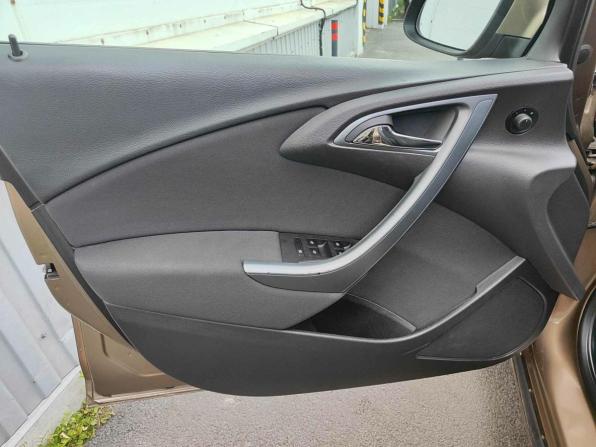 Opel Astra J Рестайлинг с пробегом 2012 года, цена 755 000 рублей, 158397 км, седан, Автокод Объявления