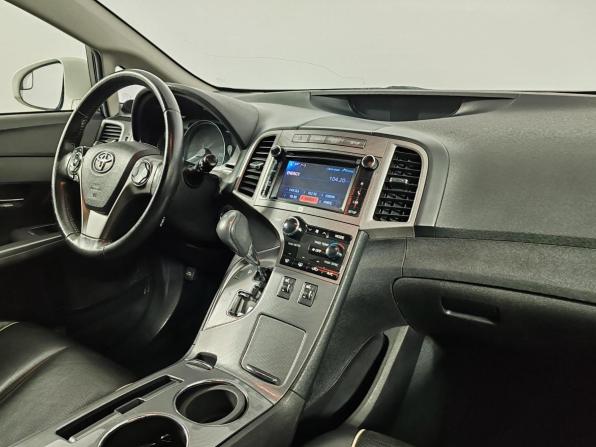 Toyota Venza I Рестайлинг с пробегом 2013 года, цена 1 999 000 рублей, 178057 км, внедорожник, Автокод Объявления