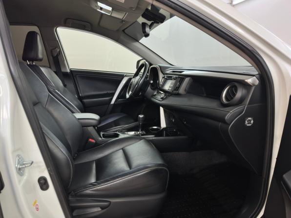 Toyota RAV4 IV (XA40) Рестайлинг с пробегом 2016 года, цена 2 270 000 рублей, 121688 км, внедорожник, Автокод Объявления