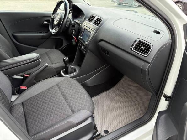 Volkswagen Polo V Рестайлинг с пробегом 2018 года, цена 990 000 рублей, 158000 км, седан, Автокод Объявления