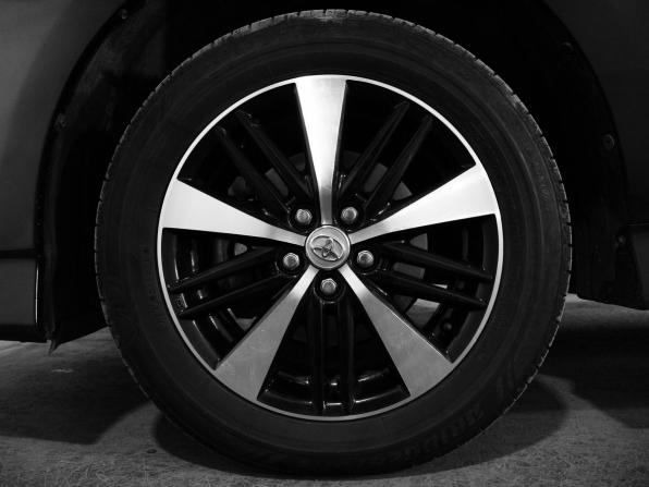 Toyota Wish II Рестайлинг с пробегом 2013 года, цена 1 550 000 рублей, 82774 км, минивэн, Автокод Объявления