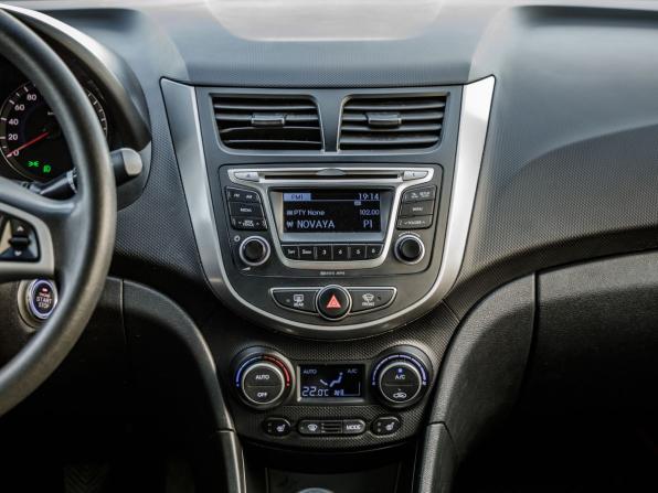 Hyundai Solaris I Рестайлинг с пробегом 2015 года, цена 824 000 рублей, 134362 км, седан, Автокод Объявления