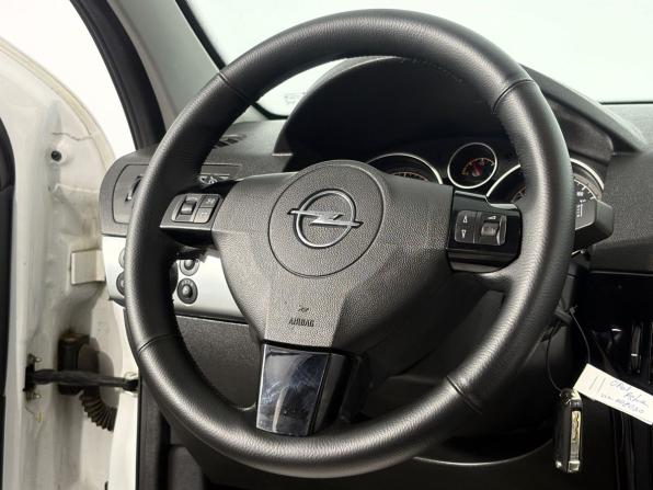 Opel Astra H Рестайлинг с пробегом 2010 года, цена 640 000 рублей, 174585 км, седан, Автокод Объявления