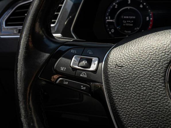 Volkswagen Tiguan II с пробегом 2017 года, цена 2 399 000 рублей, 143713 км, внедорожник, Автокод Объявления