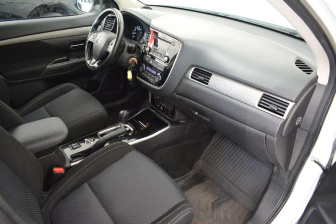 Mitsubishi Outlander III Рестайлинг 2 с пробегом 2017 года, цена 1 989 000 рублей, 91000 км, внедорожник, Автокод Объявления