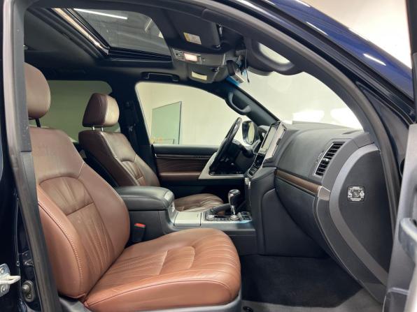 Toyota Land Cruiser 200 Series Рестайлинг 2 с пробегом 2019 года, цена 10 700 000 рублей, 33598 км, внедорожник, Автокод Объявления