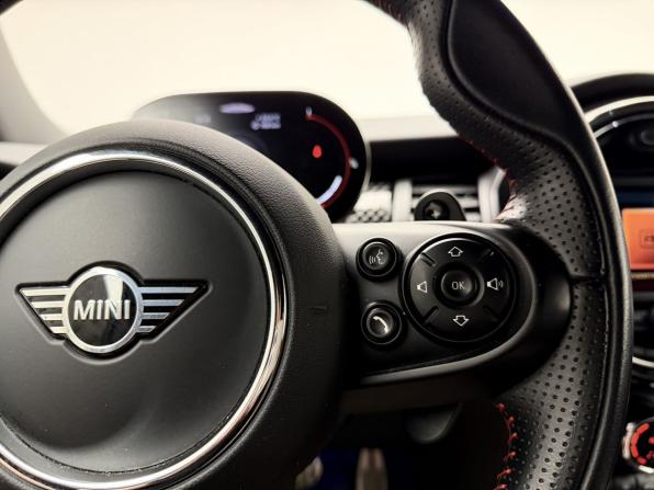 Mini Hatch III (F55/F56) Рестайлинг с пробегом 2021 года, цена 3 556 000 рублей, 54637 км, хэтчбек, Автокод Объявления