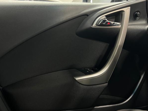 Opel Astra J с пробегом 2011 года, цена 619 000 рублей, 170000 км, хэтчбек, Автокод Объявления