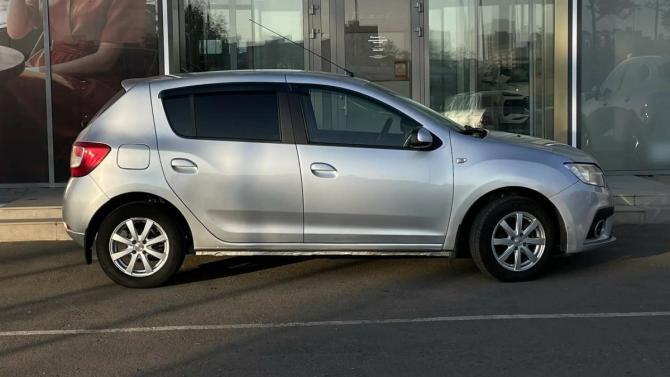Renault Sandero II Рестайлинг с пробегом 2019 года, цена 790 000 рублей, 294236 км, хэтчбек, Автокод Объявления