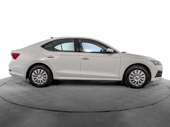 Skoda Octavia IV (A8) с пробегом 2021 года, цена 2 400 000 рублей, 69993 км, лифтбек, Автокод Объявления