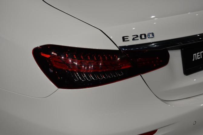 Mercedes-Benz E-Класс V (W213 S213 C238) Рестайлинг с пробегом 2021 года, цена 4 700 000 рублей, 68512 км, седан, Автокод Объявления