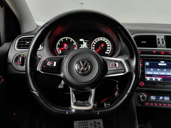 Volkswagen Polo V Рестайлинг с пробегом 2018 года, цена 885 000 рублей, 212000 км, седан, Автокод Объявления
