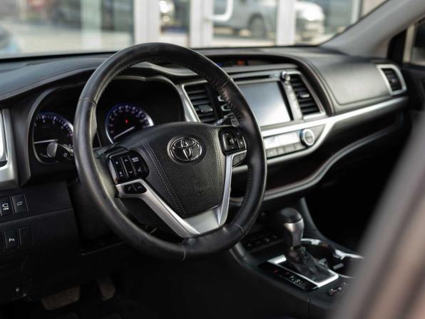 Toyota Highlander III (XU50) Рестайлинг с пробегом 2018 года, цена 2 850 000 рублей, 267347 км, внедорожник, Автокод Объявления