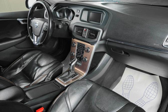 Volvo V40 II с пробегом 2014 года, цена 1 099 000 рублей, 240000 км, хэтчбек, Автокод Объявления