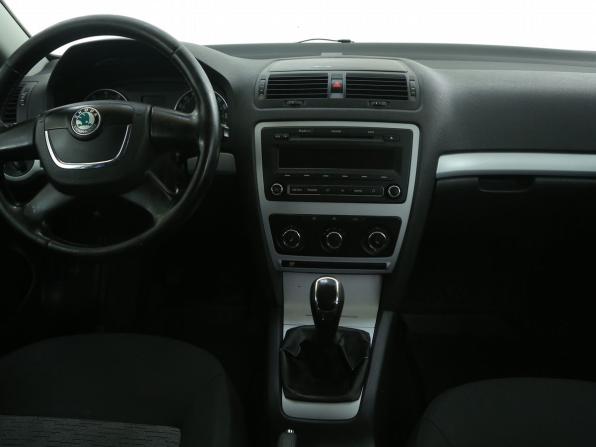 Skoda Octavia II (A5) Рестайлинг с пробегом 2010 года, цена 652 000 рублей, 211000 км, лифтбек, Автокод Объявления