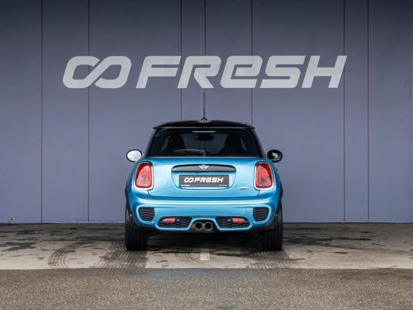 Mini Hatch III (F55/F56) Рестайлинг с пробегом 2019 года, цена 2 760 000 рублей, 62745 км, хэтчбек, Автокод Объявления