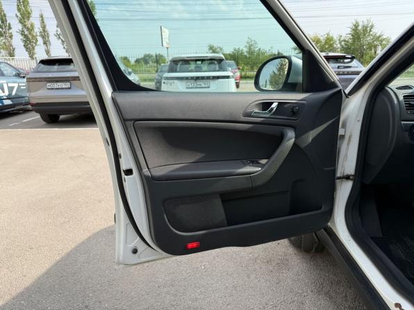 Skoda Yeti I Рестайлинг с пробегом 2014 года, цена 985 000 рублей, 207350 км, внедорожник, Автокод Объявления