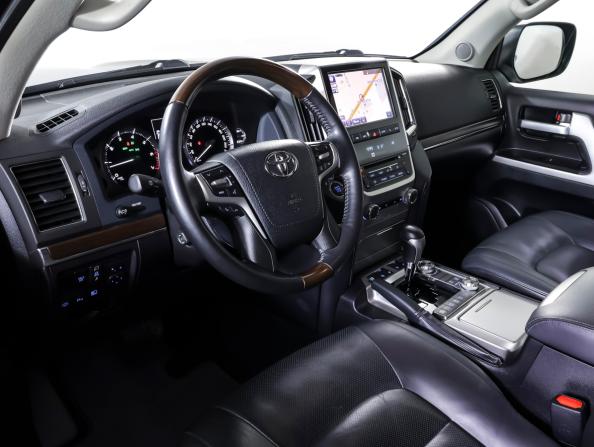 Toyota Land Cruiser 200 Series Рестайлинг 2 с пробегом 2019 года, цена 8 387 000 рублей, 31050 км, внедорожник, Автокод Объявления