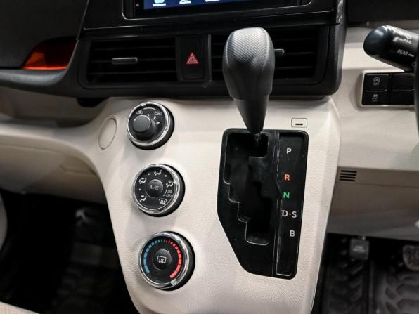 Toyota Sienta II с пробегом 2017 года, цена 1 290 000 рублей, 185040 км, минивэн, Автокод Объявления