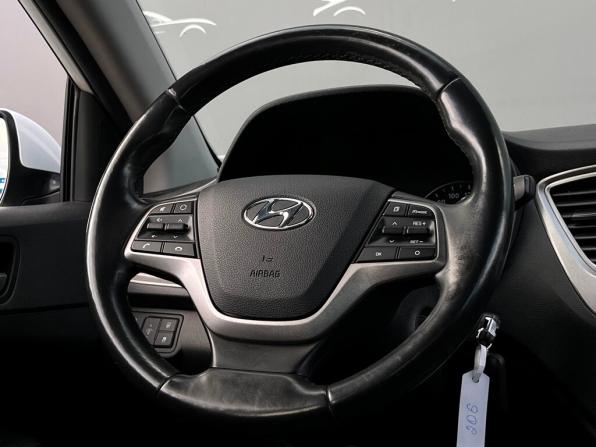Hyundai Solaris II с пробегом 2019 года, цена 1 190 600 рублей, 129736 км, седан, Автокод Объявления