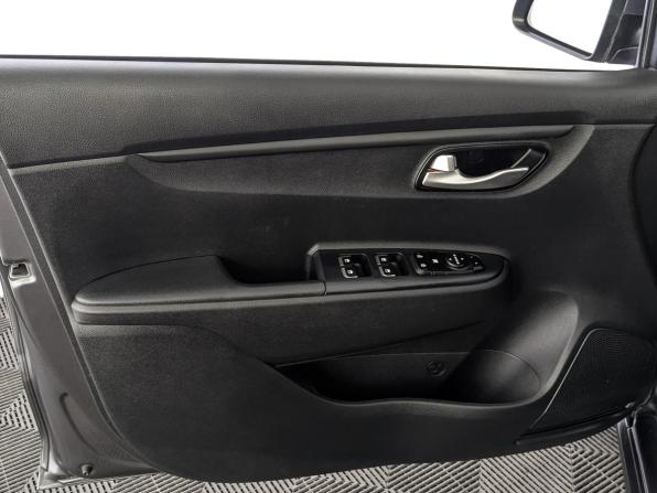 Kia Rio IV Рестайлинг с пробегом 2021 года, цена 1 795 000 рублей, 69398 км, хэтчбек, Автокод Объявления