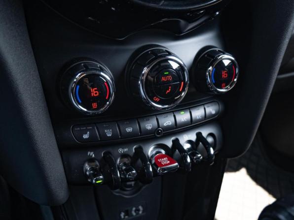 Mini Hatch III (F55/F56) с пробегом 2016 года, цена 2 385 000 рублей, 78458 км, хэтчбек, Автокод Объявления