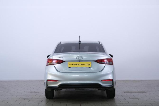 Hyundai Solaris II с пробегом 2017 года, цена 1 319 000 рублей, 71500 км, седан, Автокод Объявления