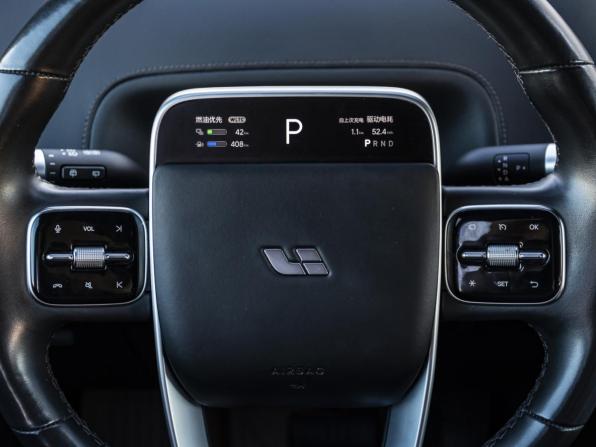 Li Auto (Lixiang) L9 I Рестайлинг с пробегом 2024 года, цена 5 748 000 рублей, 59675 км, внедорожник, Автокод Объявления