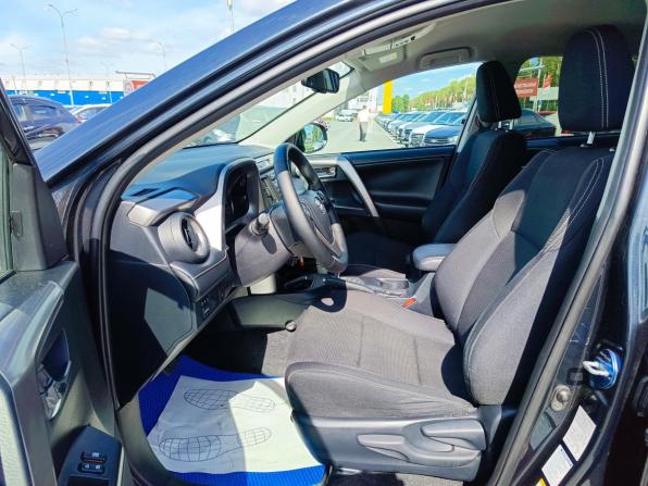 Toyota RAV4 IV (XA40) Рестайлинг с пробегом 2017 года, цена 1 899 995 рублей, 195001 км, внедорожник, Автокод Объявления