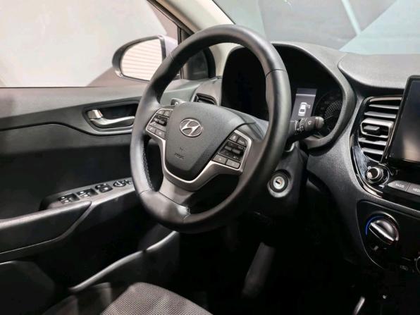 Hyundai Solaris II с пробегом 2020 года, цена 1 375 000 рублей, 77123 км, седан, Автокод Объявления