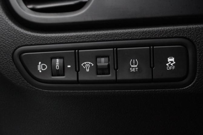 Kia Rio IV Рестайлинг с пробегом 2021 года, цена 1 595 000 рублей, 100791 км, хэтчбек, Автокод Объявления