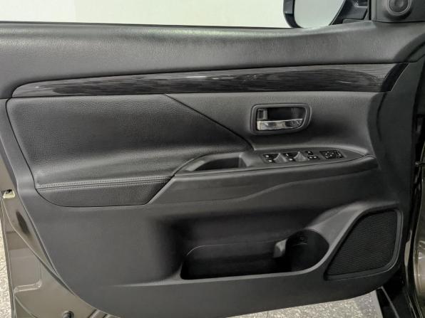 Mitsubishi Outlander III Рестайлинг 2 с пробегом 2017 года, цена 1 860 000 рублей, 181072 км, внедорожник, Автокод Объявления