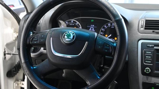Skoda Octavia II (A5) Рестайлинг с пробегом 2013 года, цена 650 000 рублей, 256221 км, лифтбек, Автокод Объявления