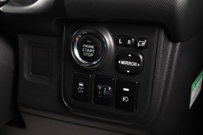 Toyota Wish II Рестайлинг с пробегом 2013 года, цена 1 529 000 рублей, 183042 км, минивэн, Автокод Объявления