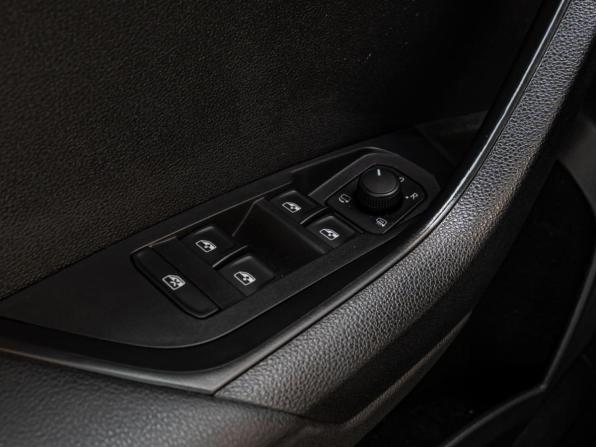 Skoda Karoq I с пробегом 2021 года, цена 2 445 000 рублей, 76092 км, внедорожник, Автокод Объявления