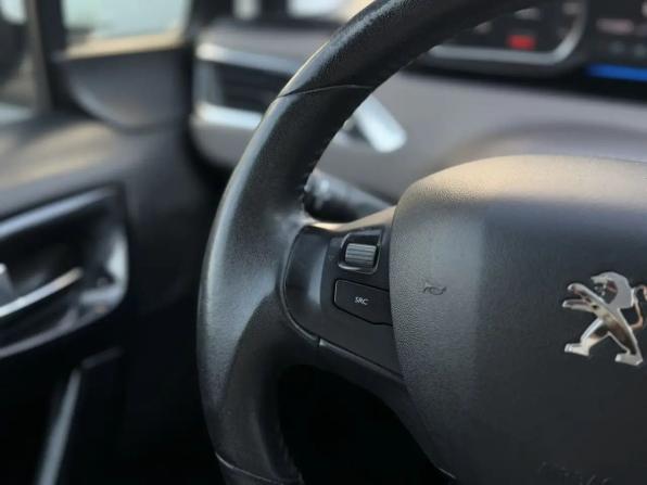 Peugeot 2008 I с пробегом 2014 года, цена 850 000 рублей, 113307 км, внедорожник, Автокод Объявления