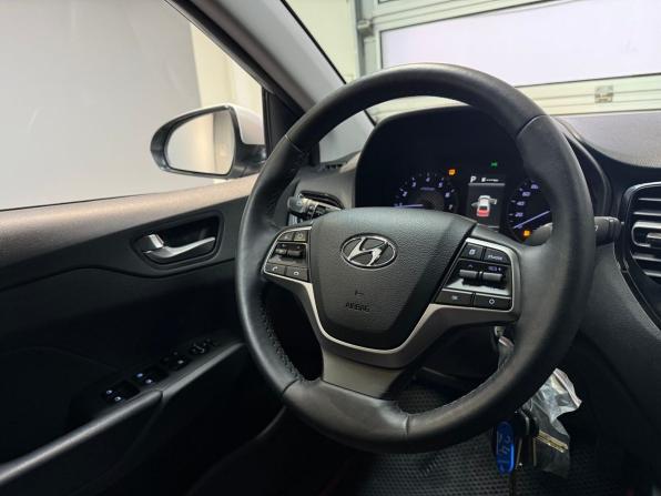 Hyundai Solaris II Рестайлинг с пробегом 2021 года, цена 1 450 000 рублей, 68815 км, седан, Автокод Объявления