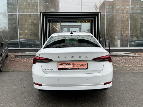 Skoda Octavia IV (A8) с пробегом 2021 года, цена 2 155 000 рублей, 133400 км, лифтбек, Автокод Объявления