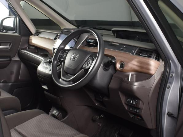 Honda Freed II Рестайлинг с пробегом 2020 года, цена 1 599 995 рублей, 109930 км, компактвэн, Автокод Объявления