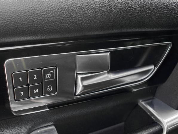 Land Rover Discovery IV Рестайлинг с пробегом 2013 года, цена 2 150 000 рублей, 220578 км, внедорожник, Автокод Объявления