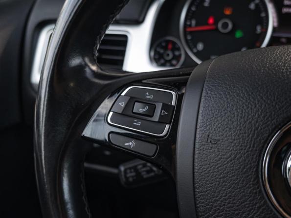 Volkswagen Touareg II Рестайлинг с пробегом 2015 года, цена 3 150 000 рублей, 235851 км, внедорожник, Автокод Объявления