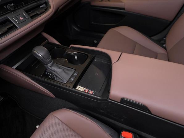 Lexus ES VII Рестайлинг 2 с пробегом 2025 года, цена 5 700 000 рублей, 17 км, седан, Автокод Объявления