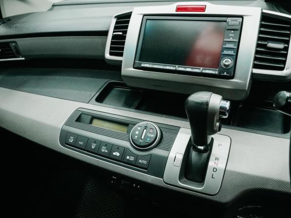 Honda Freed I Рестайлинг с пробегом 2011 года, цена 956 000 рублей, 147893 км, компактвэн, Автокод Объявления