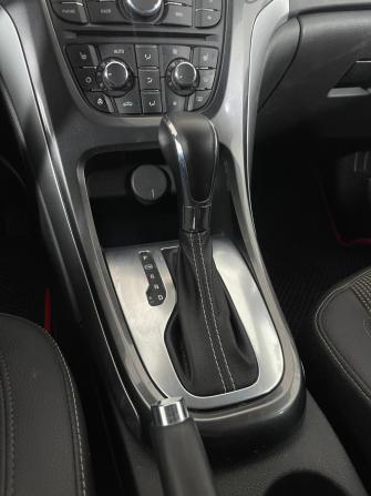 Opel Astra J Рестайлинг с пробегом 2012 года, цена 899 000 рублей, 132075 км, седан, Автокод Объявления